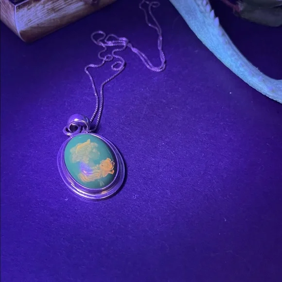 Jane Seymour carved amber pendant necklace 925 A35 - Picture 6 of 6